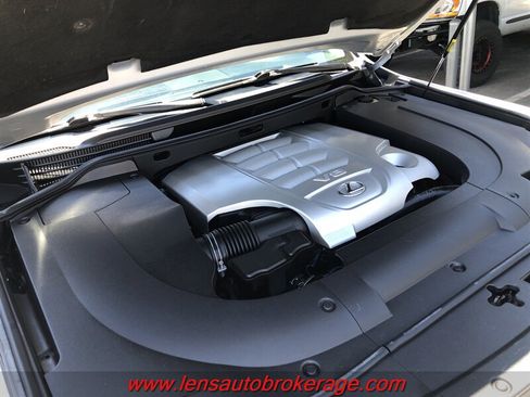 Used 2015 Lexus LX 570 4WD w/ Luxury Package image 27