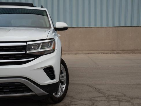 Used 2023 Volkswagen Atlas SE w/ Panoramic Sunroof Package image 2