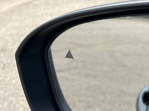 Used 2023 Nissan Rogue SV image 33