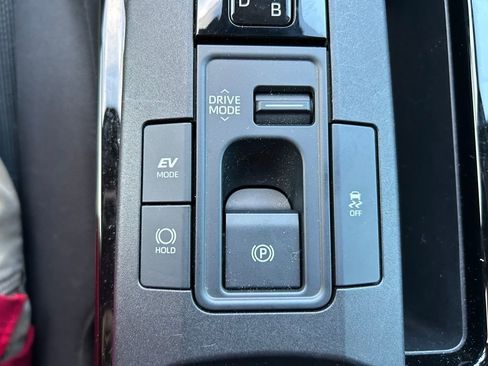 Used 2024 Toyota Prius LE image 25