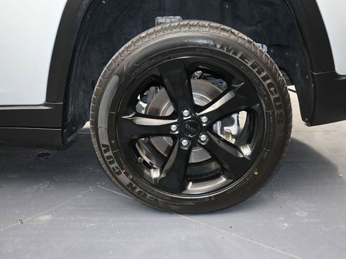 Used 2023 Jeep Grand Cherokee L Limited w/ Luxury Tech Group II image 9