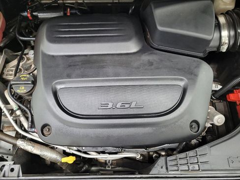 Used 2022 Chrysler Voyager LX image 30