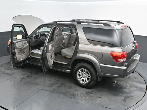 Used 2005 Toyota Sequoia SR5 image 44