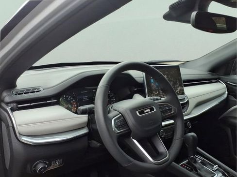 Used 2024 Jeep Compass Limited AWD/4WD image 12