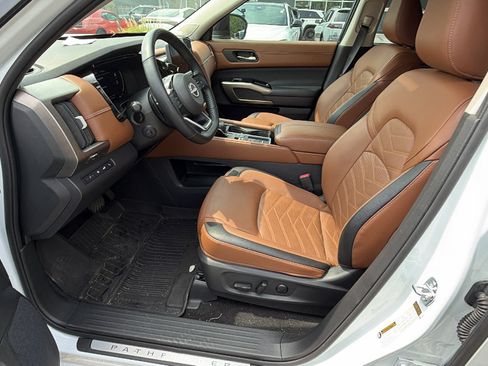 Used 2025 Nissan Pathfinder Platinum w/ Cargo Package FWD image 16