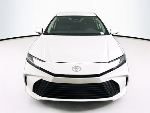 Used 2025 Toyota Camry LE image 2