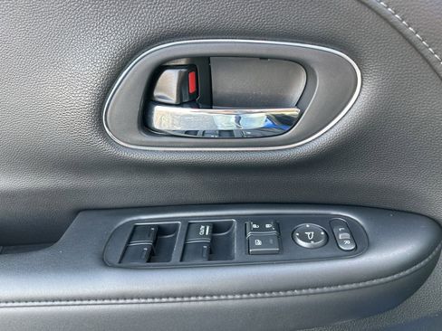 Used 2018 Honda HR-V EX-L image 16