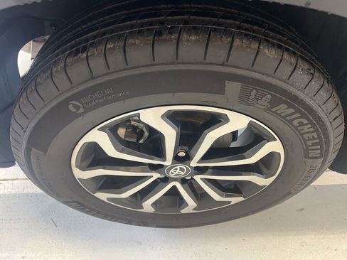 Used 2024 Toyota Corolla Cross AWD Hybrid image 15