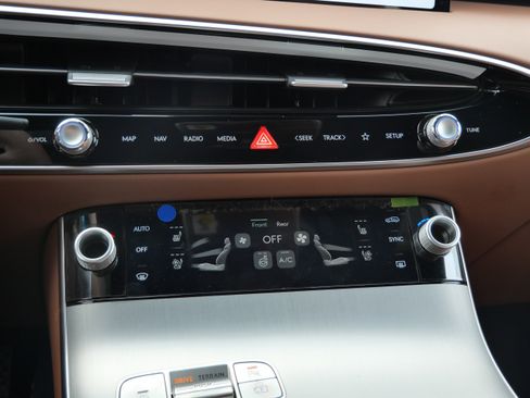 New 2026 Genesis GV70 2.5T Advanced image 9