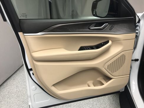 Used 2025 Jeep Grand Cherokee L Limited w/ Trailer Tow Package AWD/4WD image 6