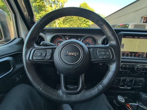 Used 2023 Jeep Gladiator Sport AWD/4WD image 18