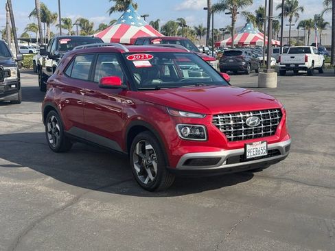 Used 2023 Hyundai Venue Limited FWD image 3