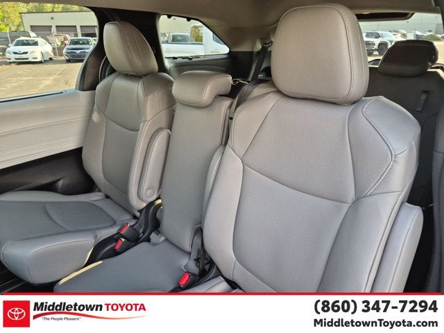 Used 2026 Toyota Sienna XLE FWD image 35