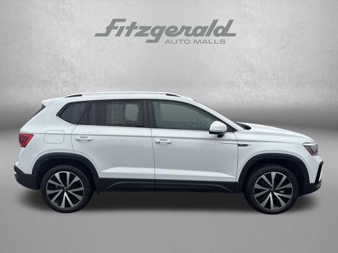 Used 2024 Volkswagen Taos SE FWD image 4