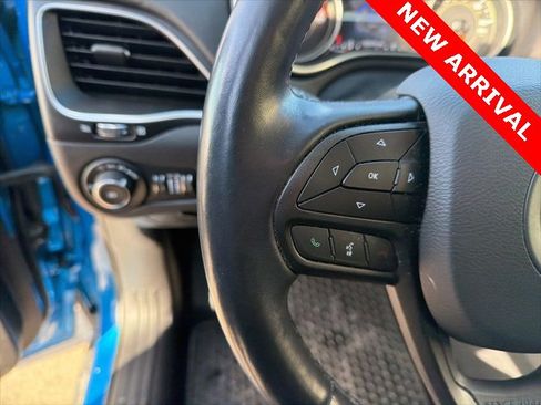 Used 2020 Jeep Cherokee Trailhawk w/ Comfort/Convenience Group image 14