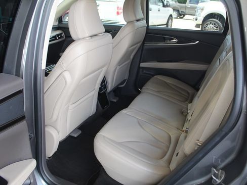 Used 2022 Lincoln Nautilus FWD w/ Premium Package image 30