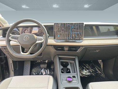 New 2025 Volkswagen Tiguan SE image 14