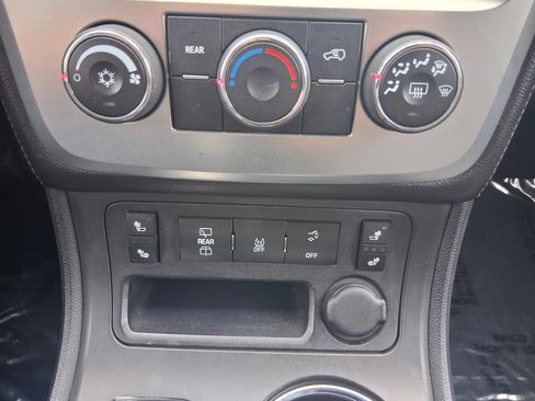 Used 2013 GMC Acadia SLE FWD image 20