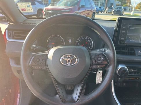 Used 2021 Toyota RAV4 LE image 14