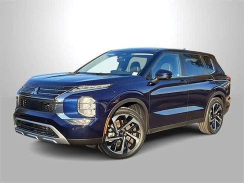 Used 2022 Mitsubishi Outlander SE image 1