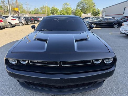 Used 2018 Dodge Challenger SXT RWD image 3