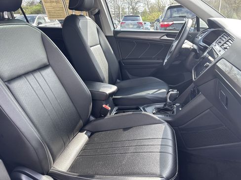 Certified 2023 Volkswagen Tiguan SE w/ Panoramic Sunroof Package image 27