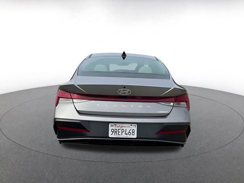 Used 2025 Hyundai Elantra Limited image 12