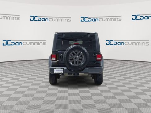 Used 2025 Jeep Wrangler Sport image 7