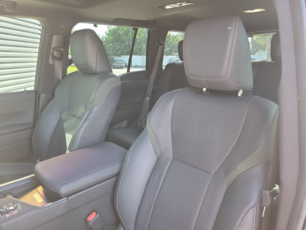 Used 2024 Lexus GX 550 AWD/4WD image 5