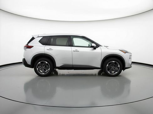 Used 2025 Nissan Rogue SV FWD image 5