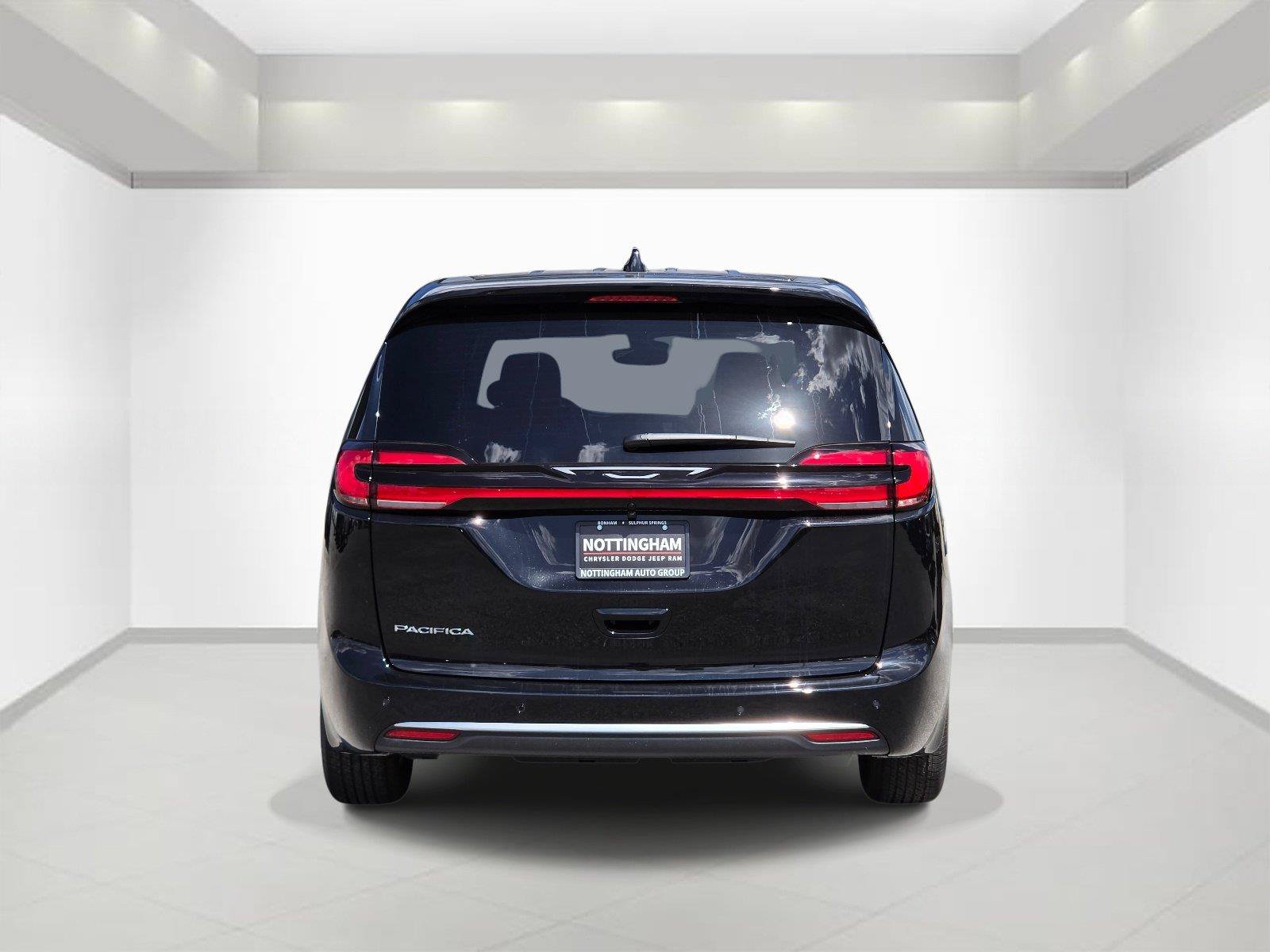 New 2027 Chrysler Pacifica Select FWD image 4