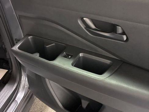 Used 2024 Nissan Pathfinder S image 24