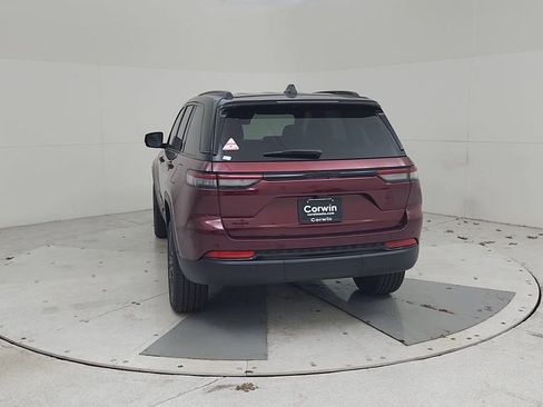 New 2025 Jeep Grand Cherokee Limited image 12