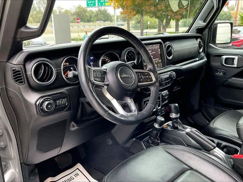 Used 2019 Jeep Wrangler Unlimited Sahara image 16