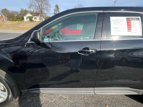 Used 2017 Chevrolet Equinox LS image 3