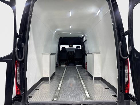 Used 2024 Mercedes-Benz Sprinter 2500 image 69