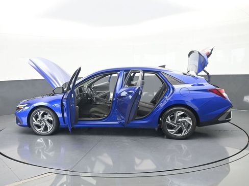 Used 2025 Hyundai Elantra Sport image 65