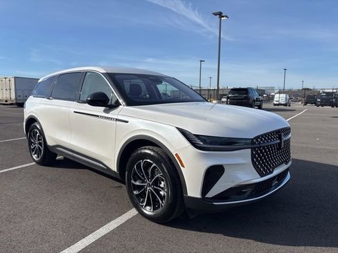 Certified 2025 Lincoln Nautilus Premier image 6