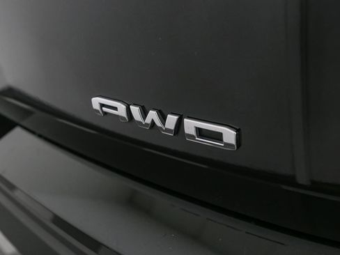 Used 2022 GMC Terrain SLE w/ Driver Convenience Package image 12