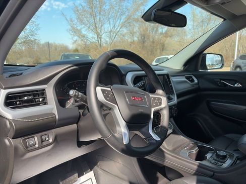 Used 2023 GMC Acadia SLT w/ LPO, Floor Liner Package FWD image 11