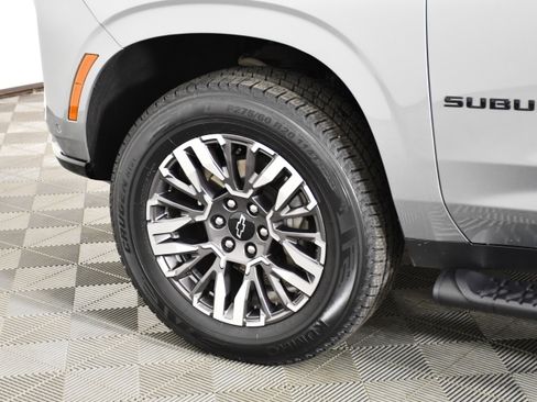 Used 2025 Chevrolet Suburban Z71 AWD/4WD image 57