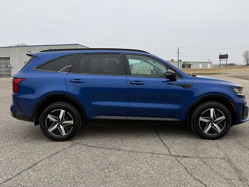 Used 2021 Kia Sorento EX w/ Panoramic Sunroof Package AWD/4WD image 3