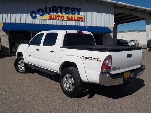 Used 2015 Toyota Tacoma 4x4 Double Cab w/ TRD Off-Road Package image 5