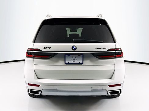 Used 2024 BMW X7 xDrive40i w/ Premium Package AWD/4WD image 6