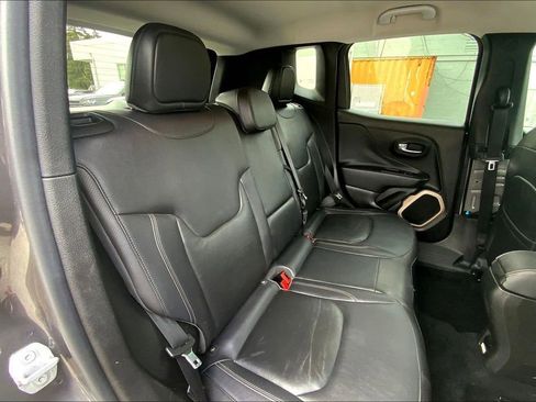 Used 2016 Jeep Renegade Limited image 19
