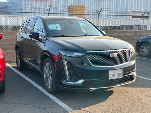 Used 2021 Cadillac XT6 Premium Luxury FWD image 2
