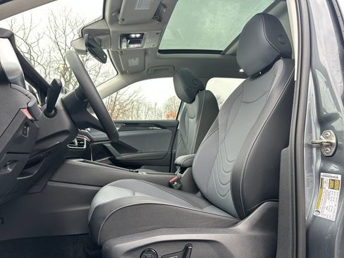 New 2026 Volkswagen Tiguan SE image 3