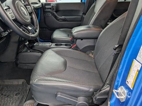 Used 2016 Jeep Wrangler Unlimited Sahara image 11