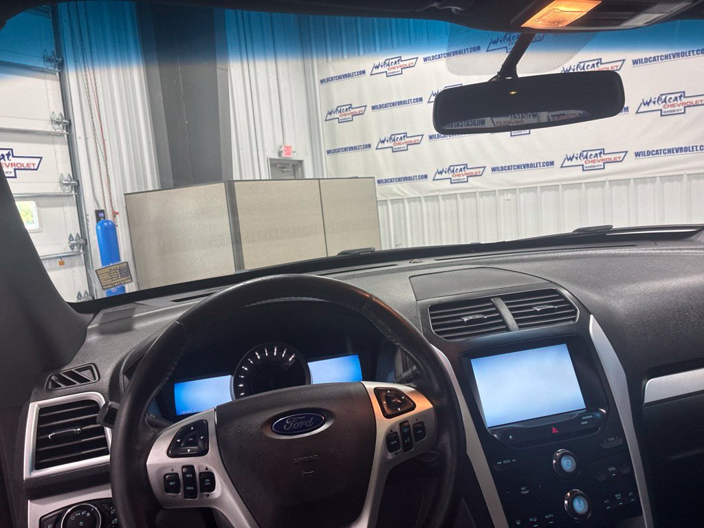 Used 2015 Ford Explorer XLT w/ Equipment Group 202B AWD/4WD image 2