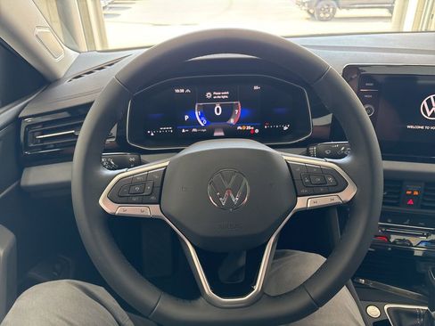 New 2026 Volkswagen Jetta SE FWD image 12